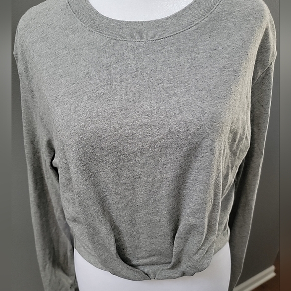 RtA REVOLVE Cropped Sweater Sz M Gray Long Sleeve Twist Front Top 100 % Cotton - Picture 2 of 5